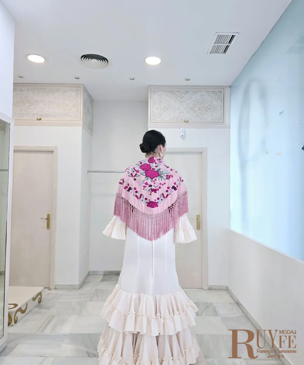 Mantón Rocío color rosa - Imagen 2