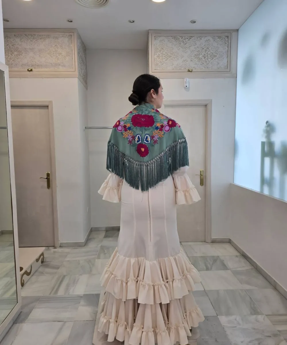 mantón bordado verde jabonoso