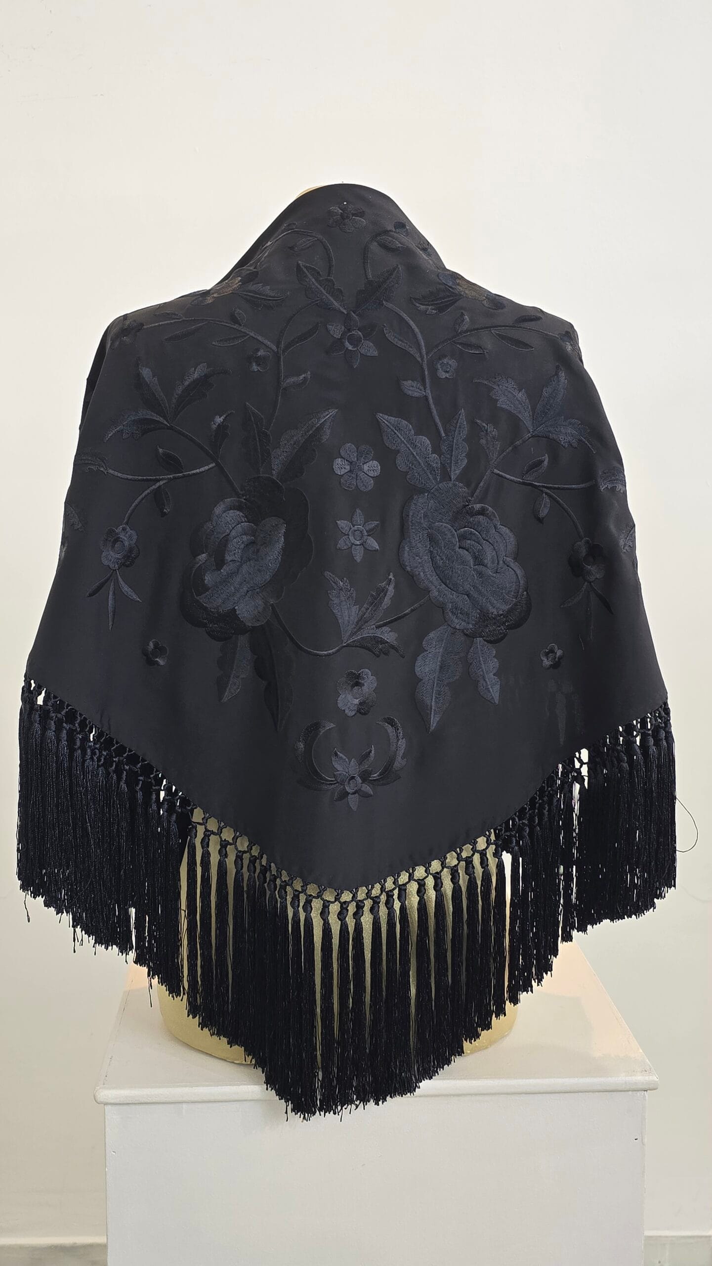 Mantón Negro monocolor