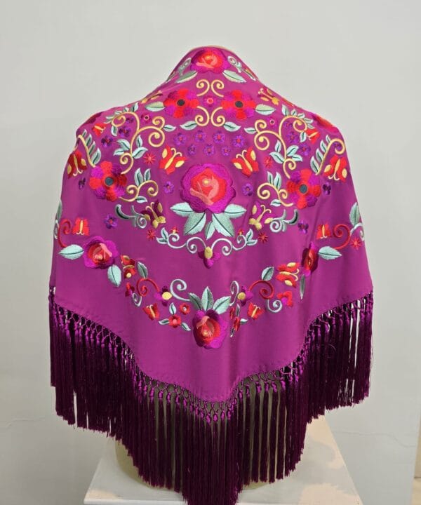 Mantón modelo Jimena color Buganvilla