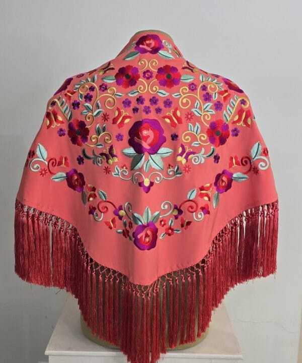 Mantón modelo Jimena color Coral