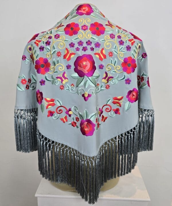 Mantón modelo Jimena color Verde Jabonoso