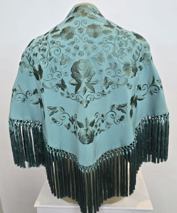 Mantón modelo Jimena color Verde Pastel