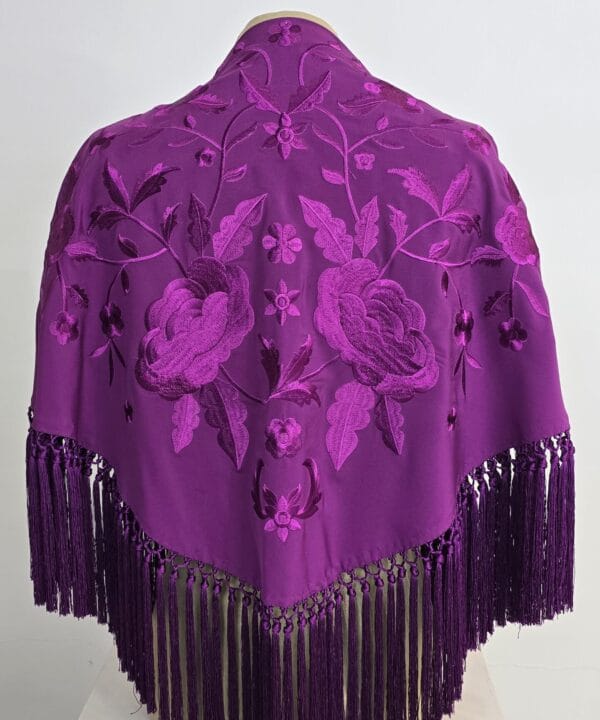 Mantón modelo Sofía color Berenjena monocolor