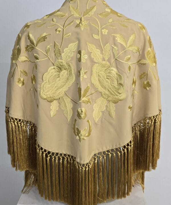 Mantón modelo Sofía color Oro monocolor