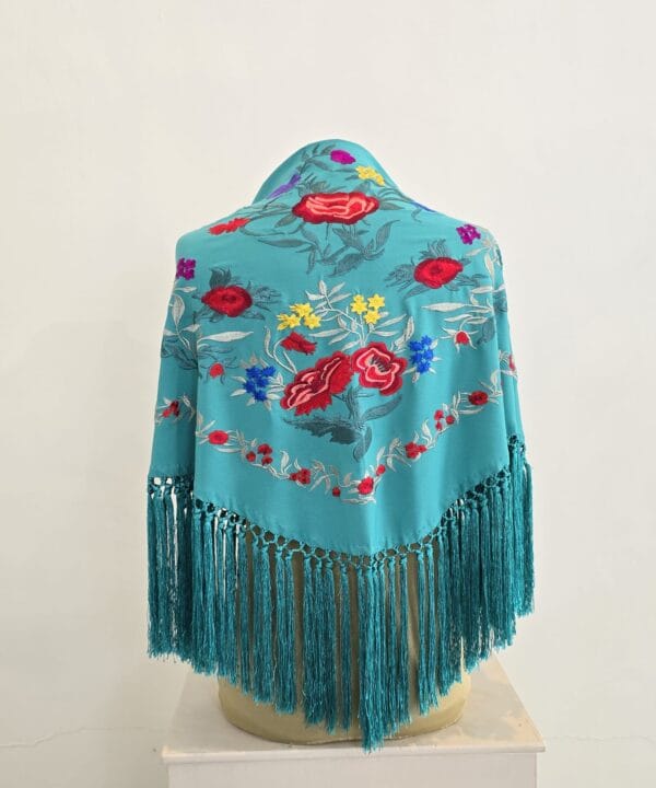 Mantón modelo Maravilla color turquesa
