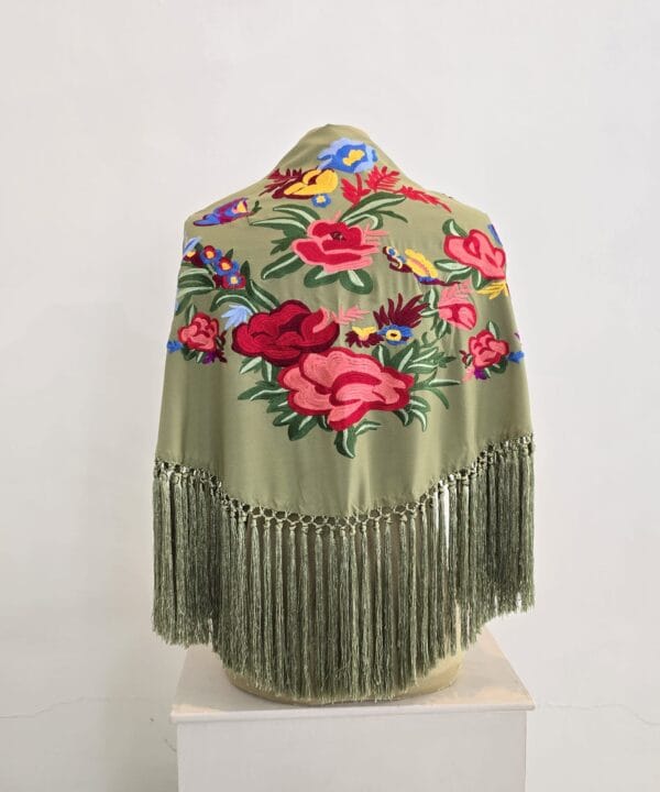 Mantón modelo Primavera color verde