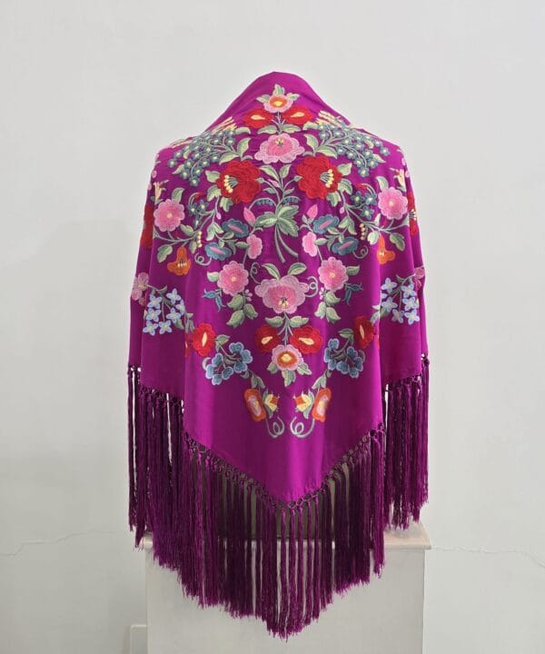Mantón modelo Floral color buganvilla