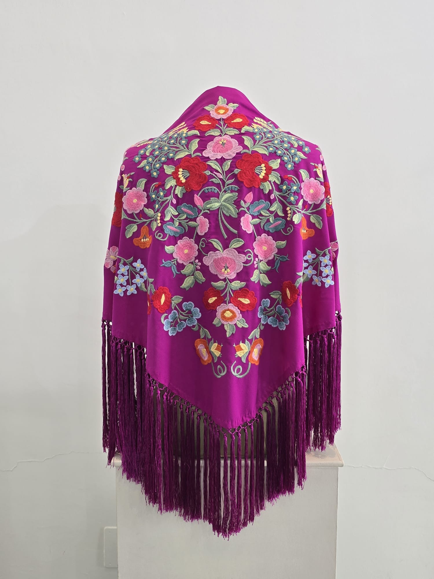 Mantón modelo Floral color buganvilla