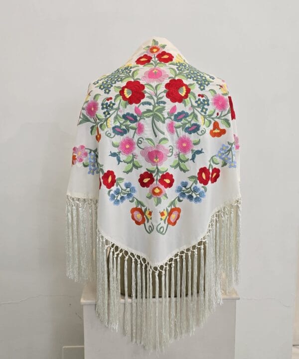 Mantón modelo Floral color marfil