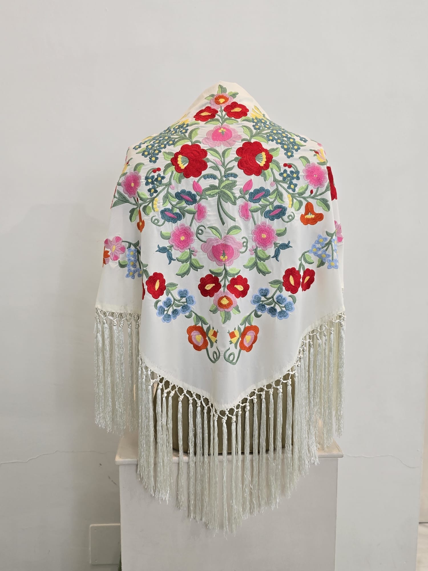 Mantón modelo Floral color marfil