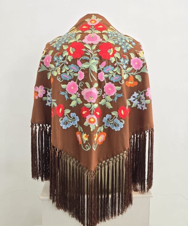 Mantón modelo Floral color marron