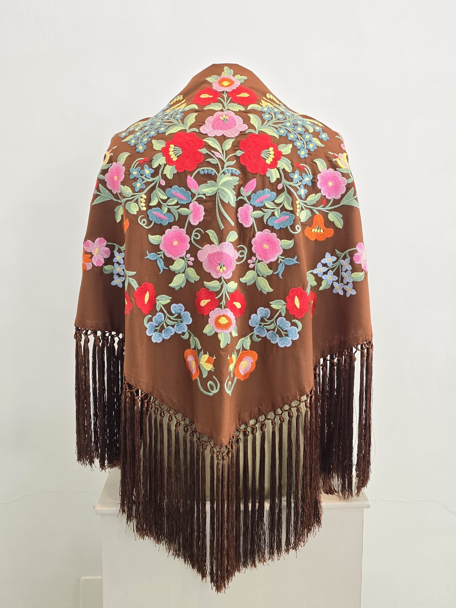 Mantón modelo Floral color marron