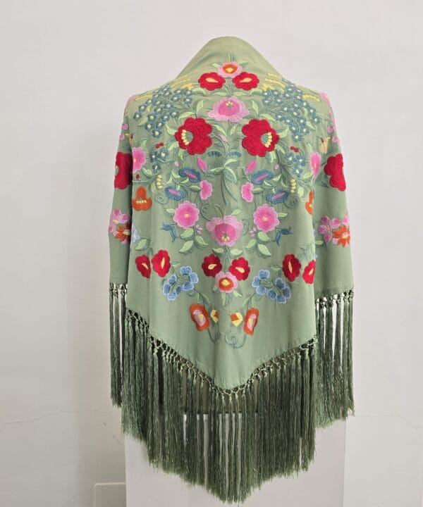 Mantón modelo Floral color verde hoja