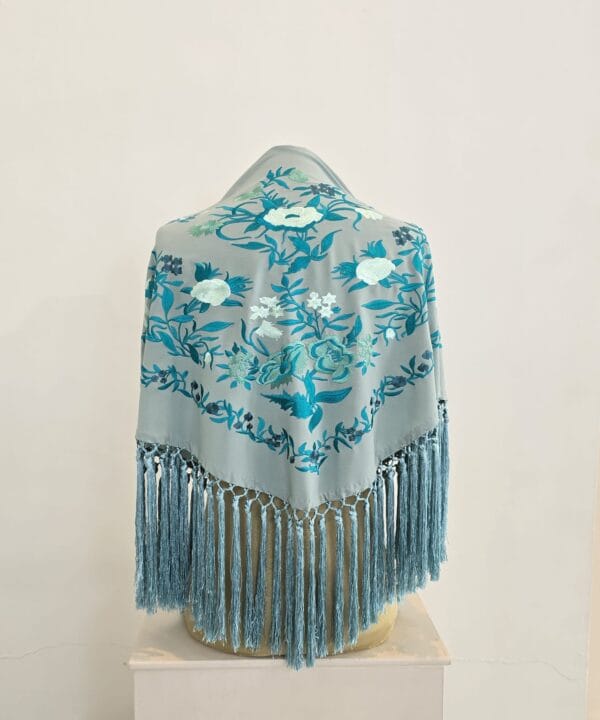 Mantón modelo Jazmin color verde jabonoso