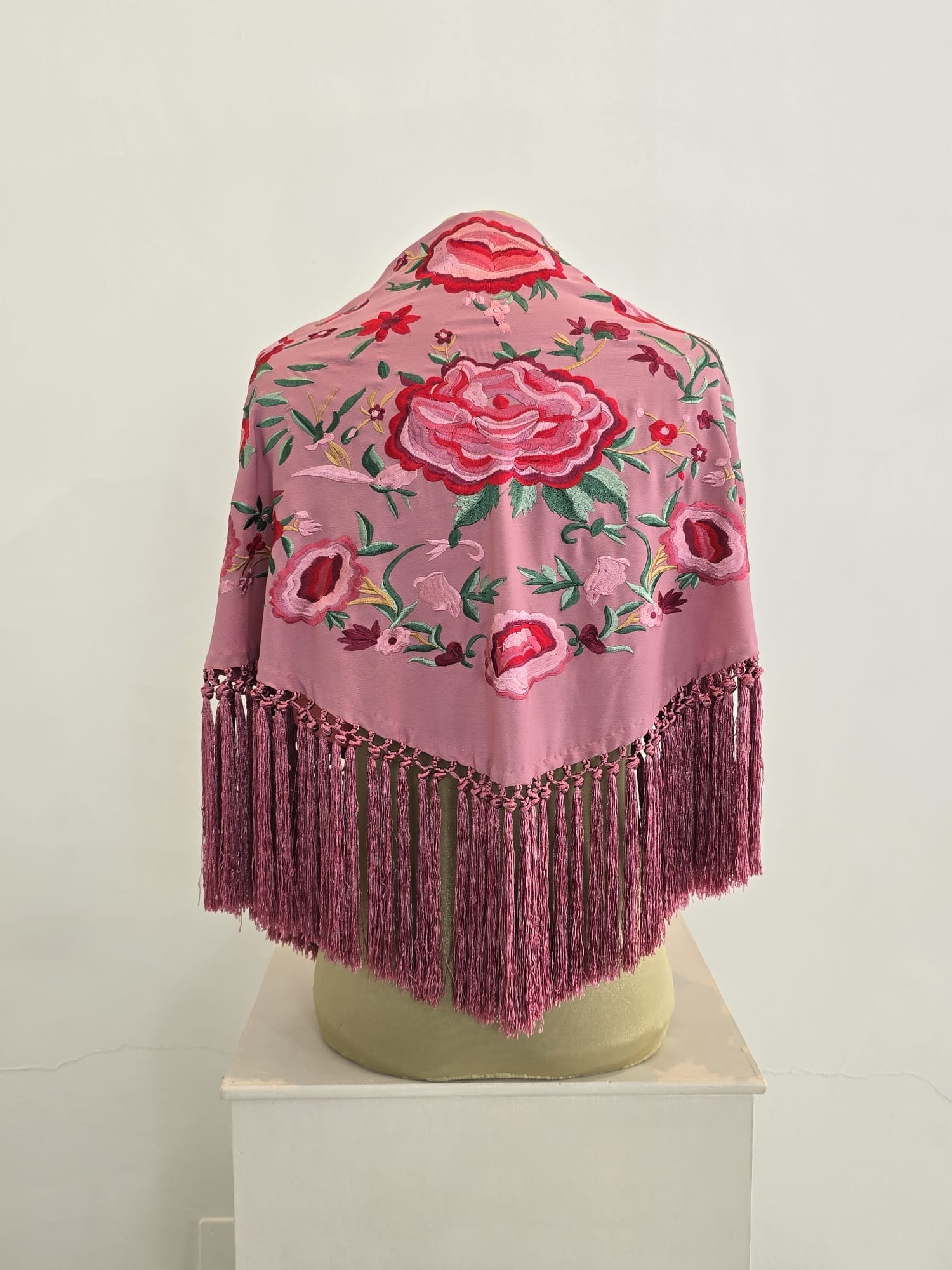 Mantón modelo Loto color rosa nude