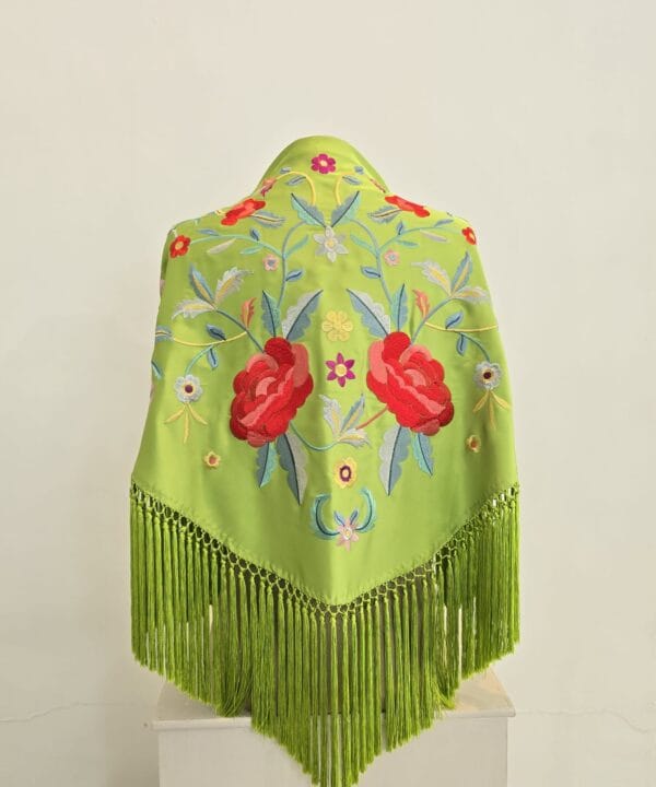 Mantón modelo Sofía color Pistacho