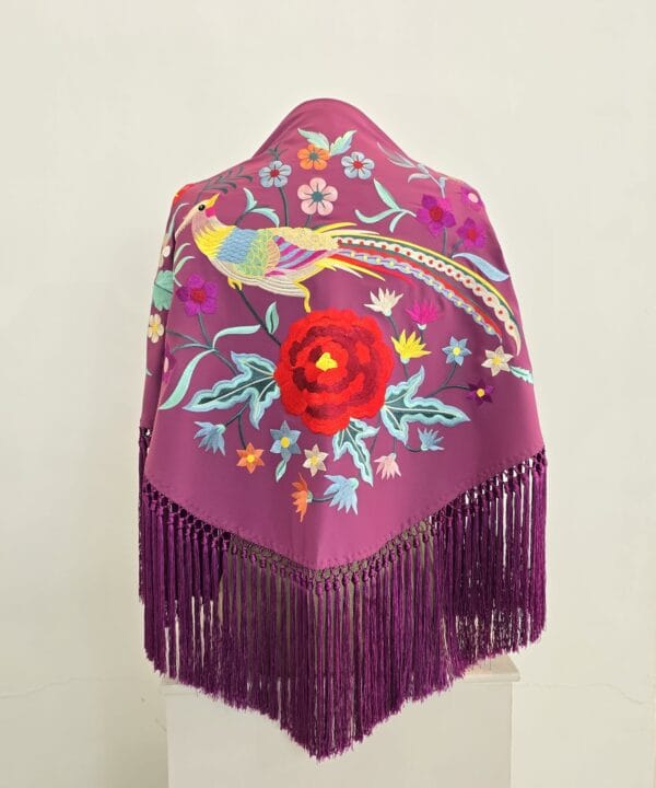 Mantón modelo Iris color buganvilla