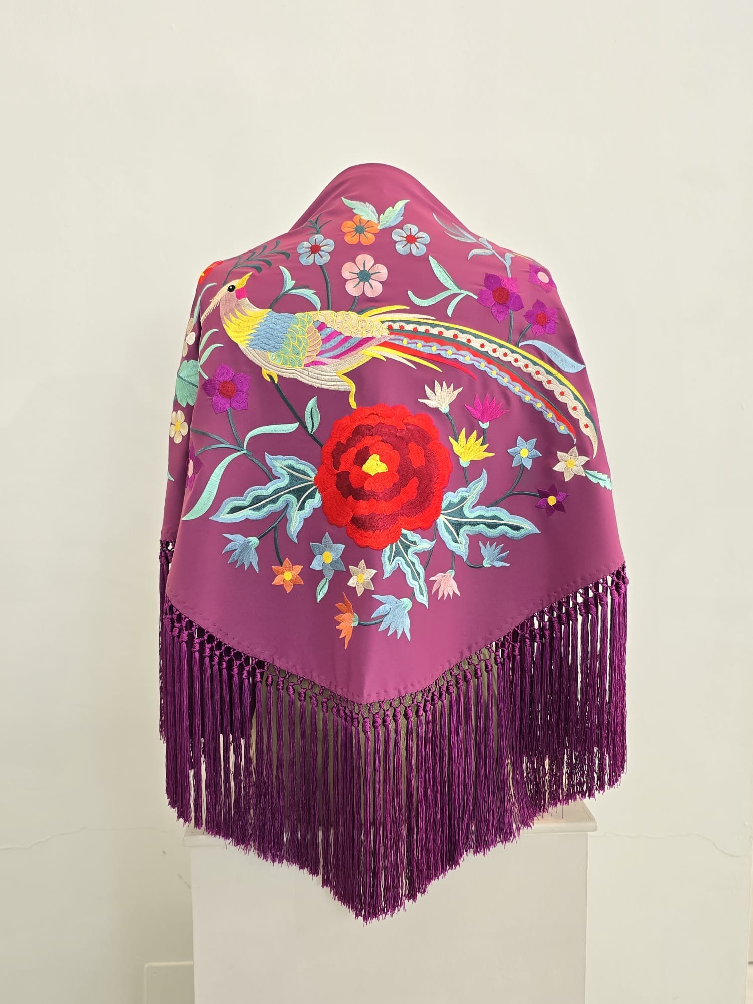 Mantón modelo Iris color buganvilla
