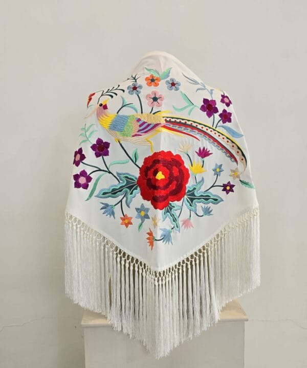 Mantón modelo Iris color marfil