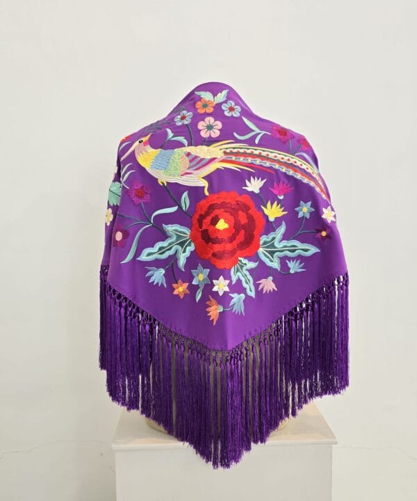 Mantón modelo Iris color morado