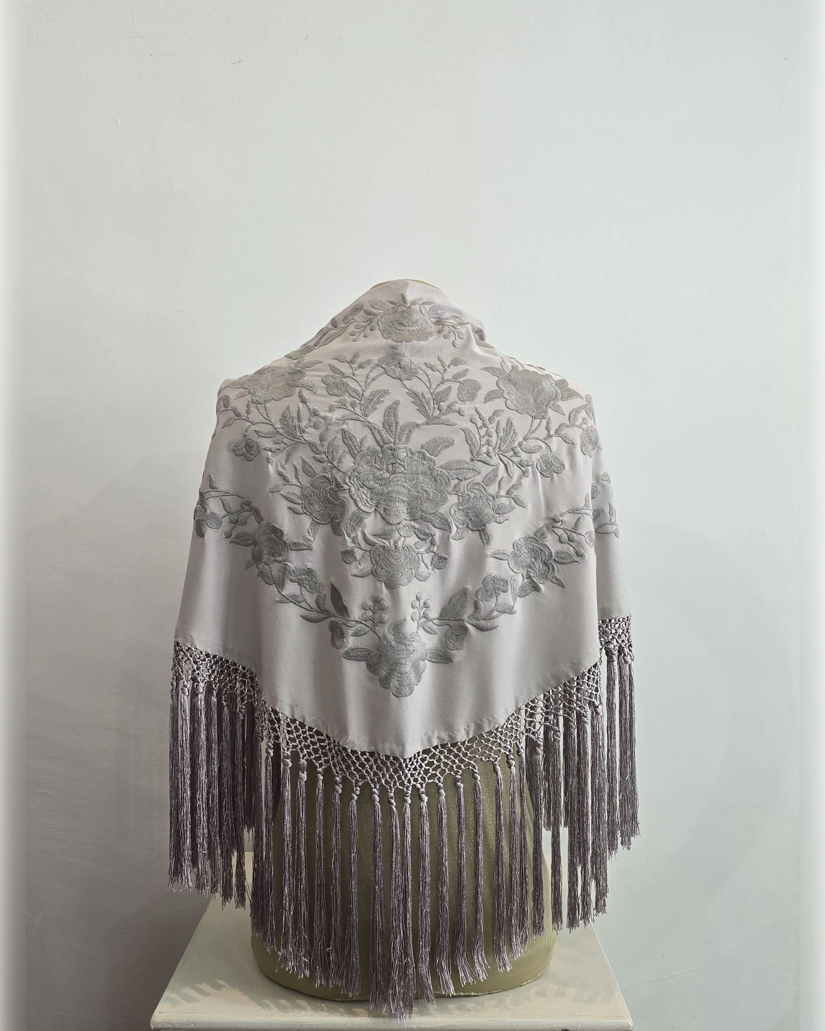 Mantoncillo Mod.flor gris